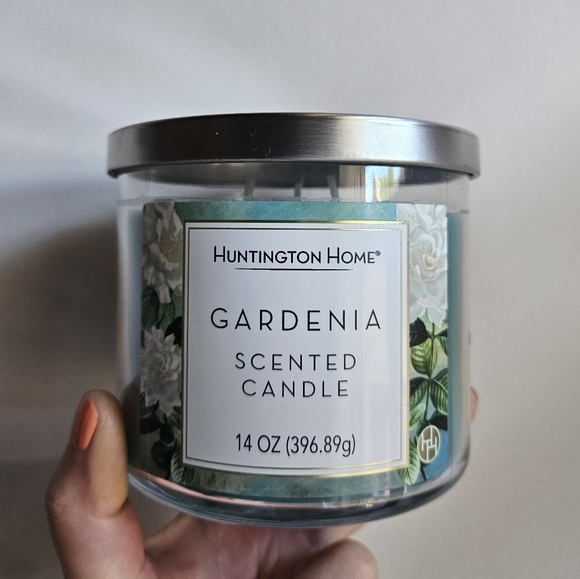 Huntington Home Gardenia Scented 3-Wick Candle - Picture 1 of 6
